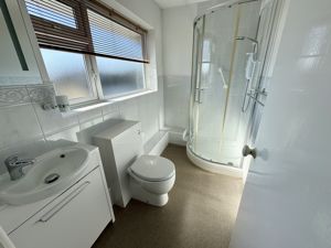 Master En-Suite- click for photo gallery